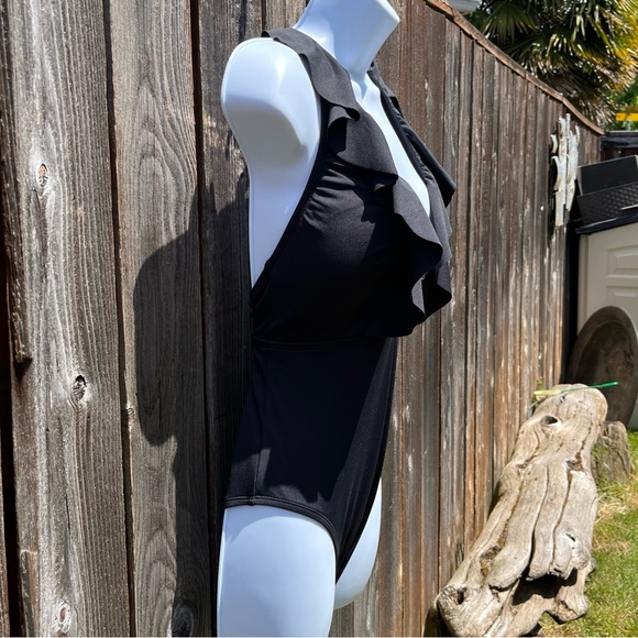 Shade & Shore black cheeky black one piece swimsuit size medium - Picture 5 of 16